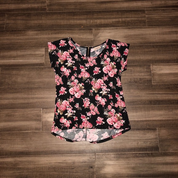 Free Kisses Tops - Black Floral T-shirt